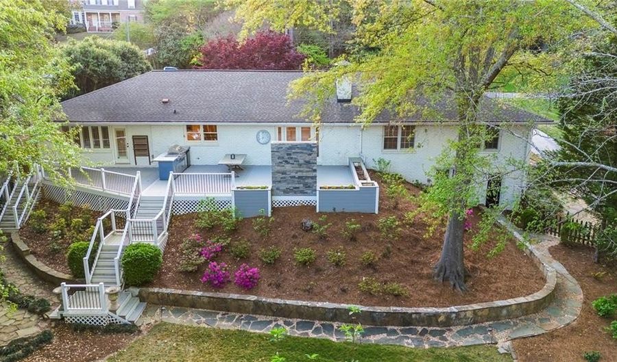 4555 Runnemede Rd NW, Atlanta, GA 30327 - 4 Beds, 3 Bath