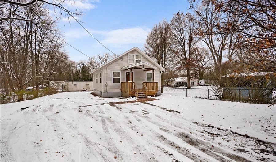 2218 Lee Dr, Akron, OH 44306 - 3 Beds, 2 Bath