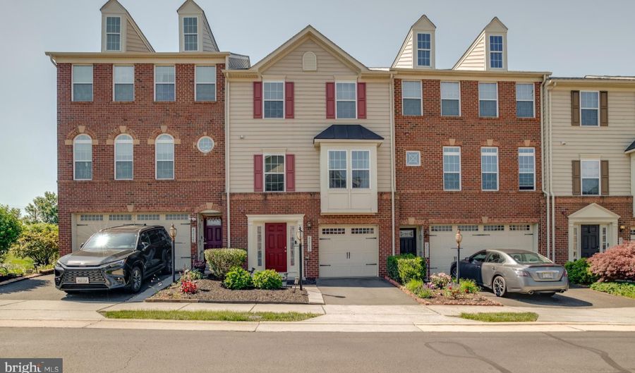 42153 GRADY Ter, Aldie, VA 20105 - 3 Beds, 4 Bath