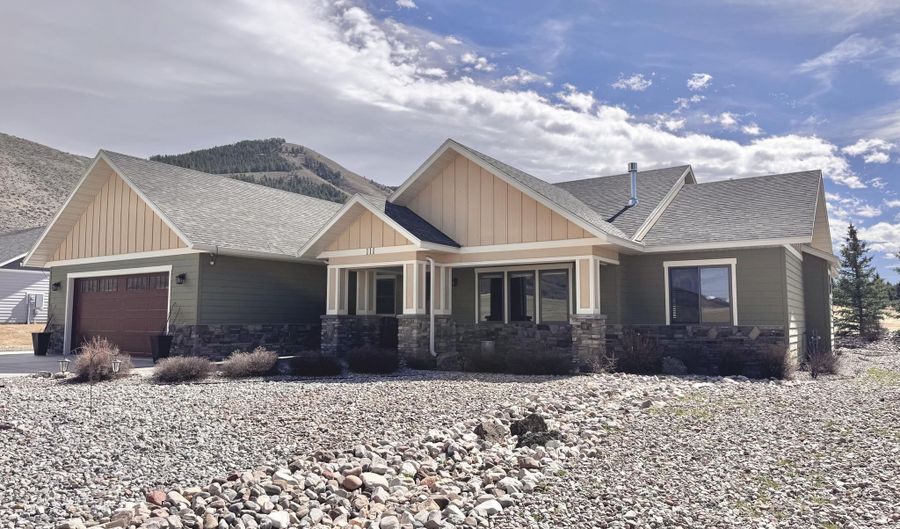 111 E PAPWORTH Ln, Afton, WY 83110 - 3 Beds, 3 Bath