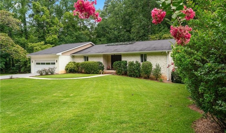 2760 Caraway Dr, Tucker, GA 30084 - 5 Beds, 3 Bath