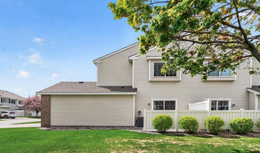 15822 Fleet Trl, Apple Valley, MN 55124 - 2 Beds, 2 Bath