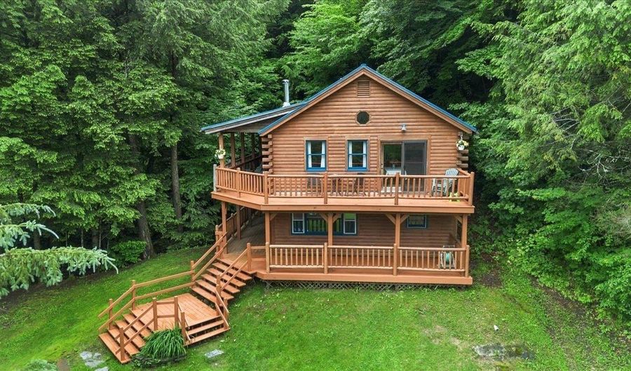 46 Log Cabin Dr, Cambridge, VT 05465 - 3 Beds, 2 Bath