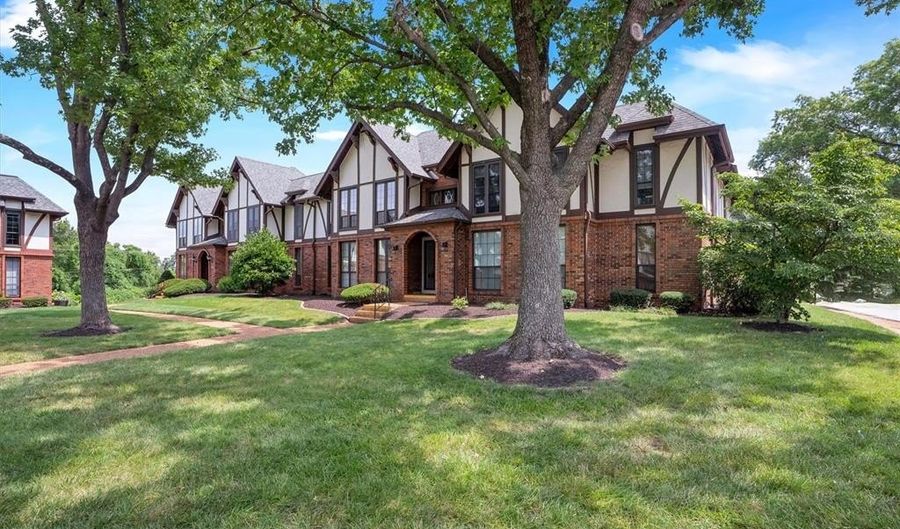 917 Claytonbrook Dr 1, Ballwin, MO 63011 - 2 Beds, 2 Bath