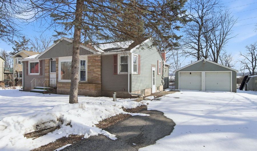 40541 N IL ROUTE 83, Antioch, IL 60002 - 3 Beds, 2 Bath