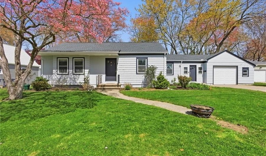 4 Angela Ct, North Providence, RI 02904 - 2 Beds, 1 Bath