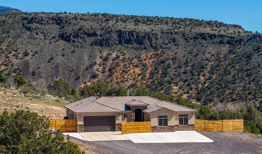 62 N LUCKY 7 Rd, Brookside, UT 84782 - 3 Beds, 2 Bath