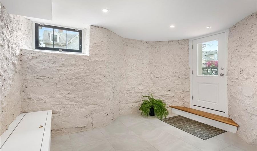 36 Bull St, Newport, RI 02840 - 5 Beds, 5 Bath