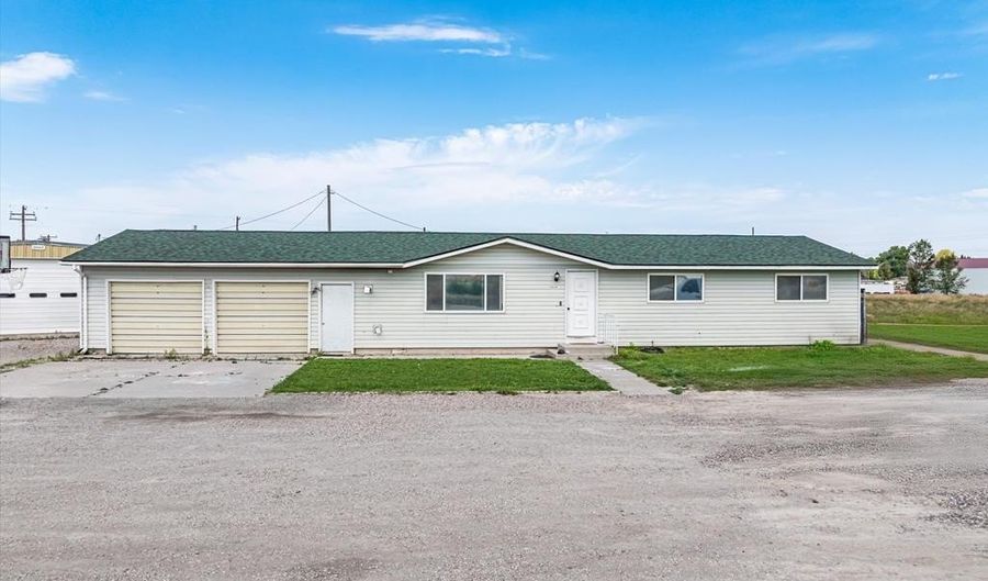 2940 S Frontage Rd, American Falls, ID 83211 - 3 Beds, 3 Bath