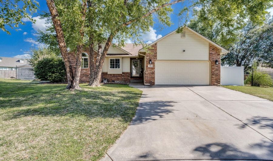 811 Rushwood Ct, Augusta, KS 67010 - 4 Beds, 3 Bath