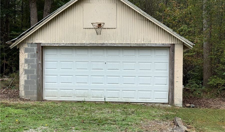 15500 S Giles Rd, Jetersville, VA 23002 - 4 Beds, 2 Bath