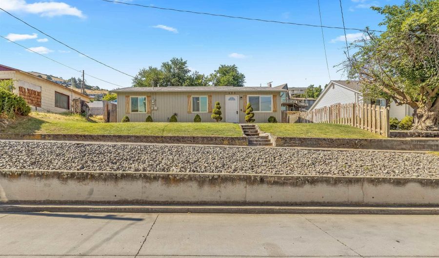 406 2nd St, Asotin, WA 99402 - 3 Beds, 1 Bath