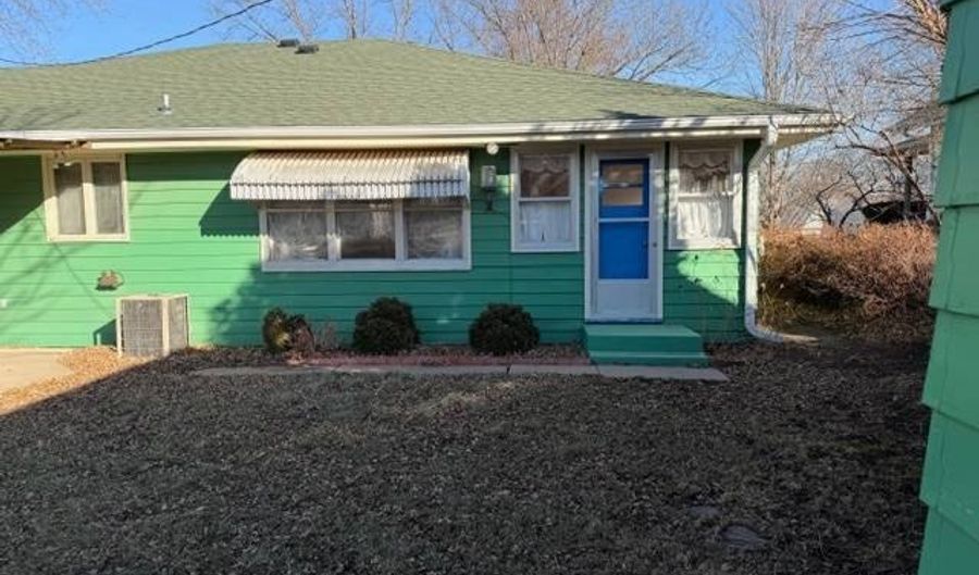 1415 14th St, Aurora, NE 68818 - 2 Beds, 2 Bath
