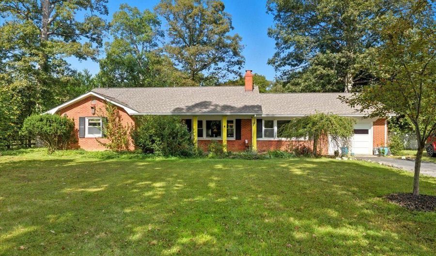 1701 ACCOKEEK Rd W, Accokeek, MD 20607 - 3 Beds, 2 Bath