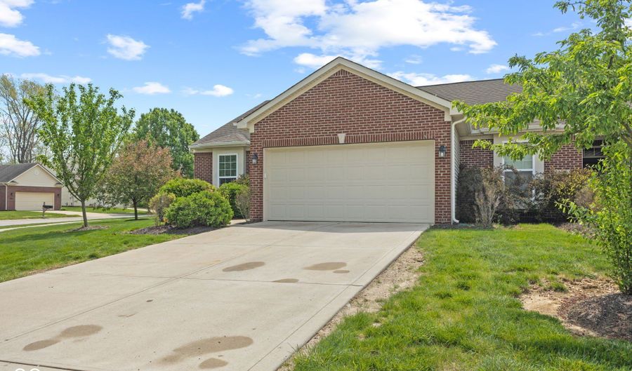 556 Dylan Dr, Avon, IN 46123 - 2 Beds, 2 Bath