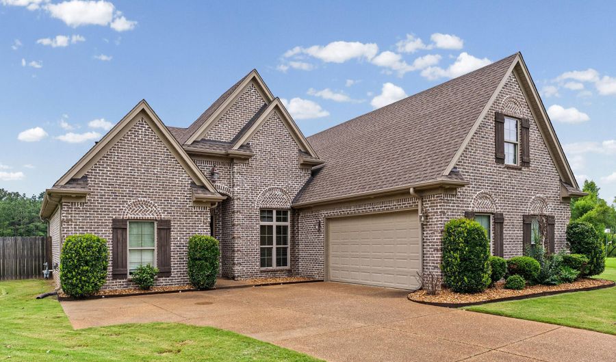 111 London Cv, Batesville, MS 38606 - 3 Beds, 3 Bath