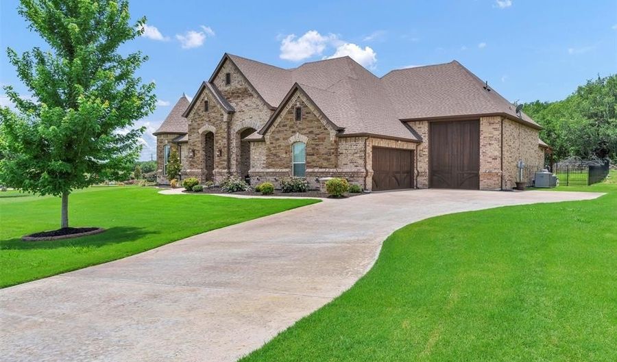 105 Parc Oaks Dr, Aledo, TX 76008 - 4 Beds, 3 Bath