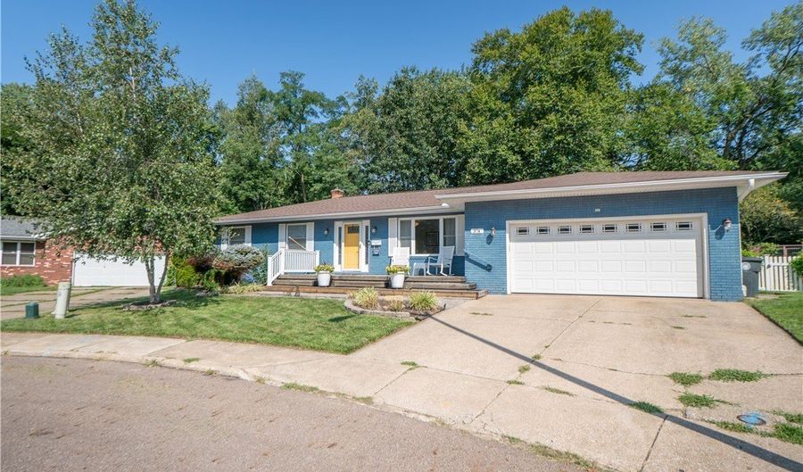 374 Woodlawn Reserve Rd, Akron, OH 44305 - 3 Beds, 3 Bath