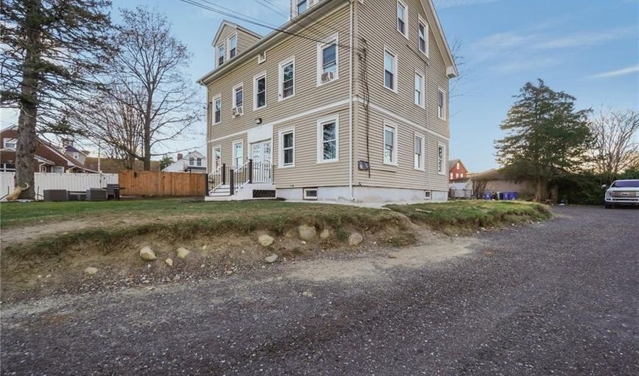 367 Laurel Hill Ave, Cranston, RI 02920 - 6 Beds, 3 Bath