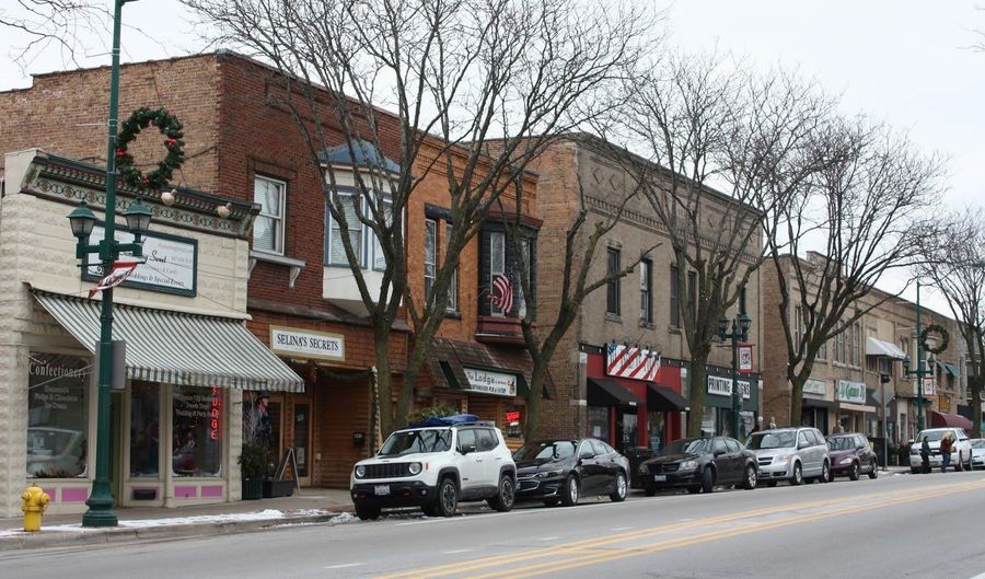 905 Main St 2, Antioch, IL 60002 - 2 Beds, 1 Bath