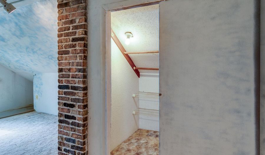 1802 Kropf Ave, Madison, WI 53704 - 2 Beds, 1 Bath
