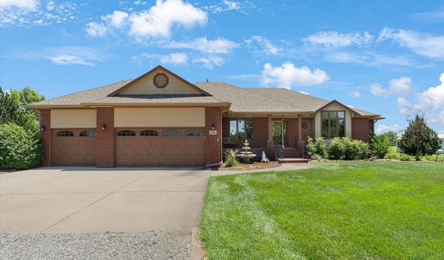 2500 N 219th St W, Andale, KS 67001 - 5 Beds, 4 Bath