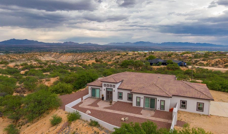 1202 W Arroyo Vista Dr, Benson, AZ 85602 - 4 Beds, 4 Bath