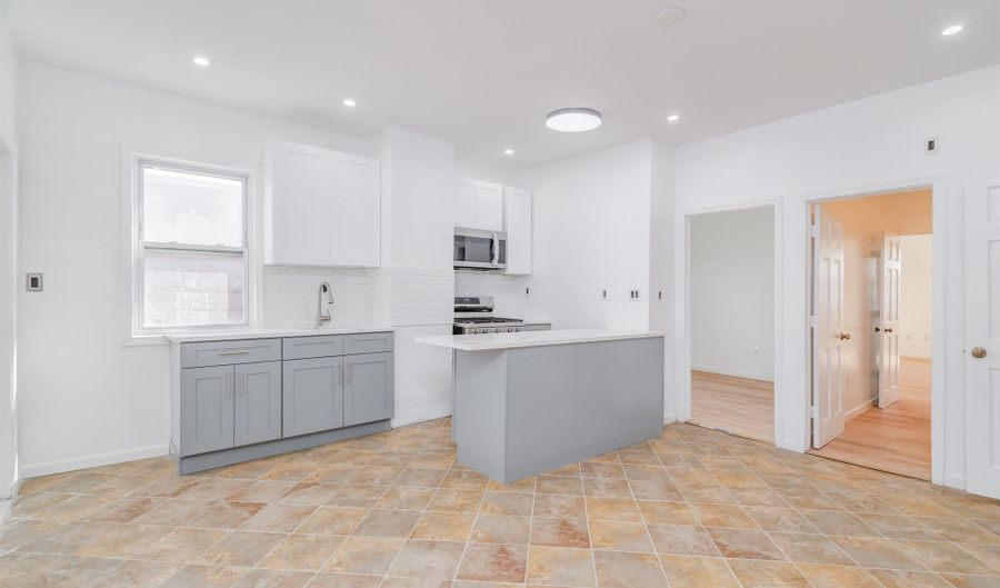 147 AVENUE E 3, Bayonne, NJ 07002 - 3 Beds, 1 Bath