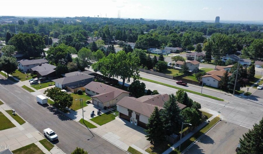 2903 Vancouver Ln, Bismarck, ND 58503 - 3 Beds, 3 Bath