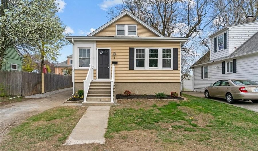 9 Lookout Ave, North Providence, RI 02911 - 3 Beds, 1 Bath
