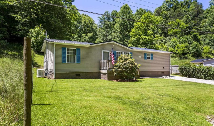 709 Waugh Br, Barboursville, WV 25504 - 3 Beds, 2 Bath