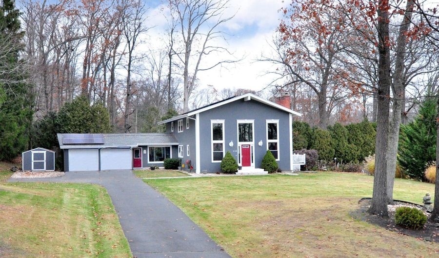 114 El Toro Dr, Bristol, CT 06010 - 5 Beds, 3 Bath