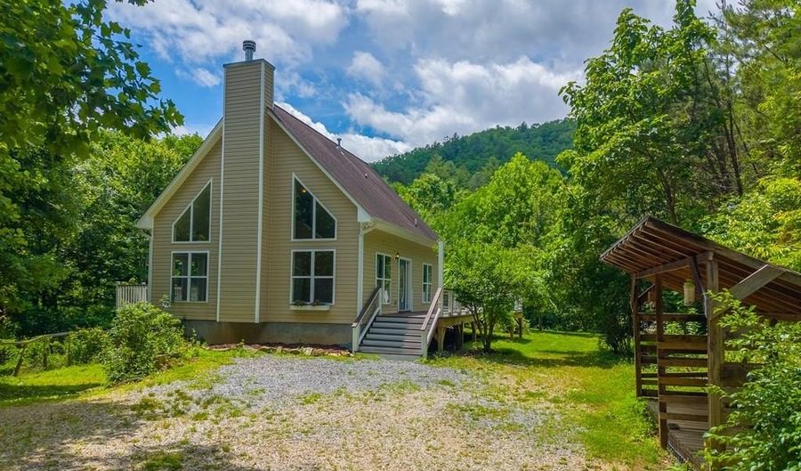 1044 Shell Stand Rd, Almond, NC 28702 - 2 Beds, 3 Bath