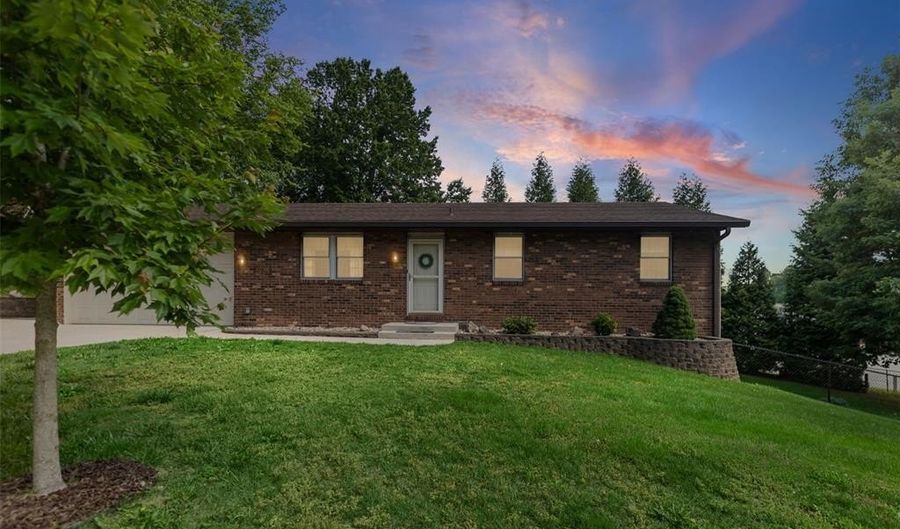 3624 Bloomer Dr, Alton, IL 62002 - 3 Beds, 3 Bath