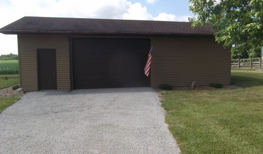 4565 E 100 N, Angola, IN 46703 - 4 Beds, 4 Bath