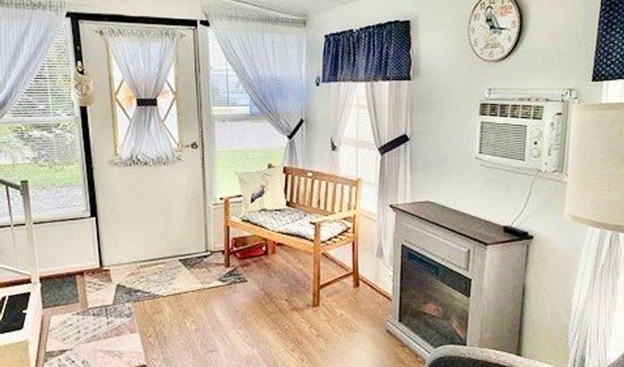 37285 Silver Lake Dr R08, Avon Park, FL 33825 - 2 Beds, 1 Bath