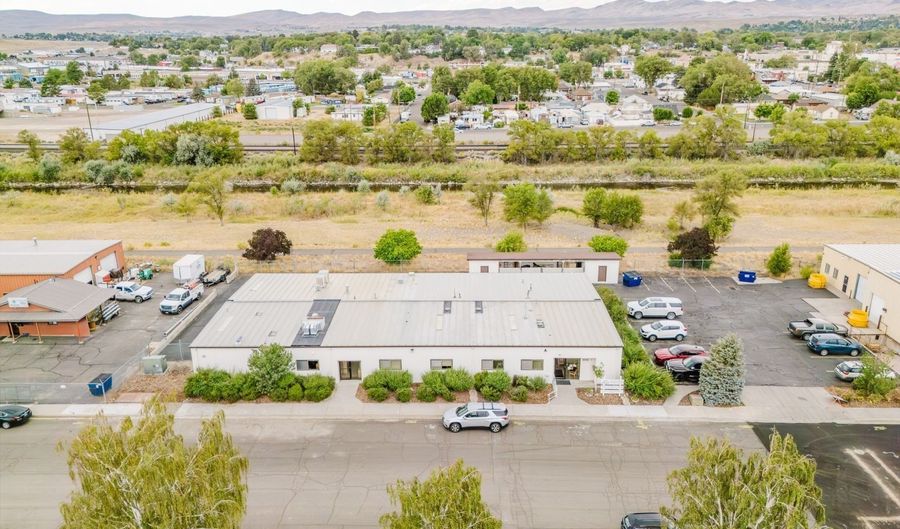 106 W Front St, Elko, NV 89801 - 0 Beds, 2 Bath