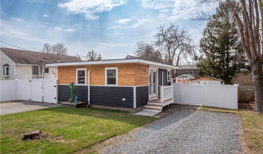 100 Renfrew Ave, Middletown, RI 02842 - 1 Beds, 1 Bath