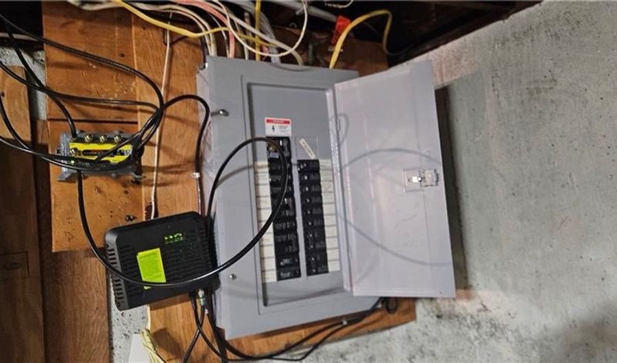 5 Booth Ave, East Providence, RI 02915 - 2 Beds, 1 Bath