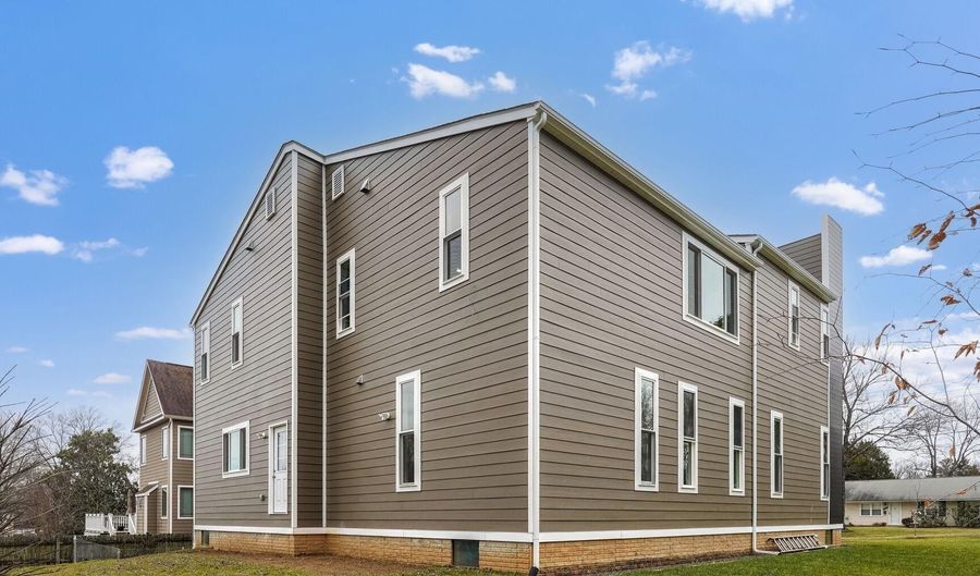 4917 ERIE St, Annandale, VA 22003 - 5 Beds, 6 Bath