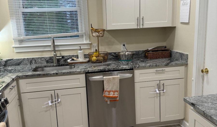 4325 MAPLE Ave, Bethesda, MD 20814 - 3 Beds, 2 Bath