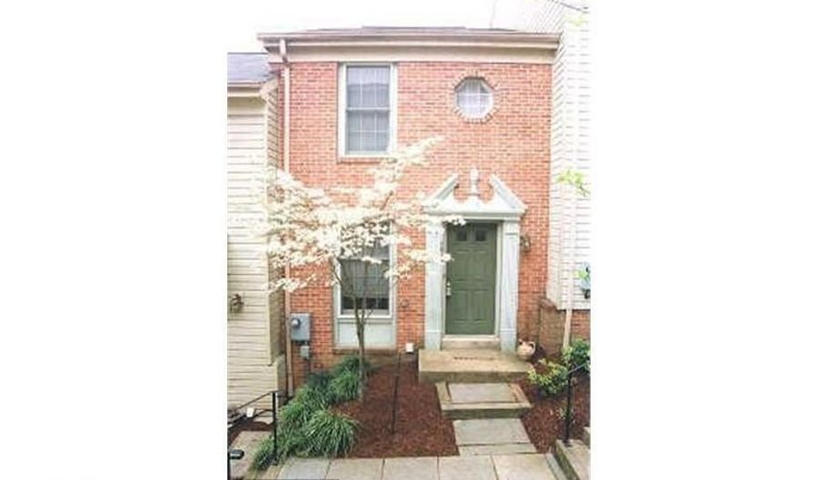 5046 9TH St S, Arlington, VA 22204 - 2 Beds, 3 Bath