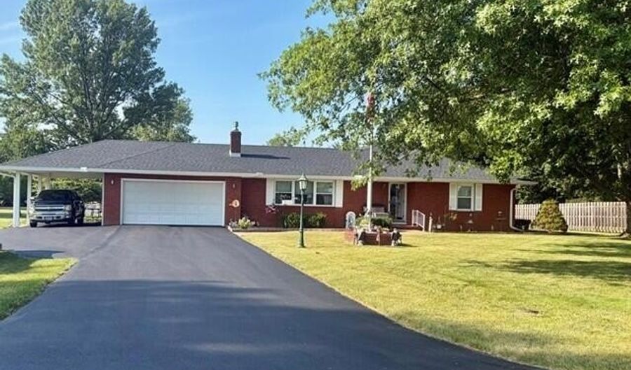 315 S Park Dr, Ada, OH 45810 - 2 Beds, 2 Bath
