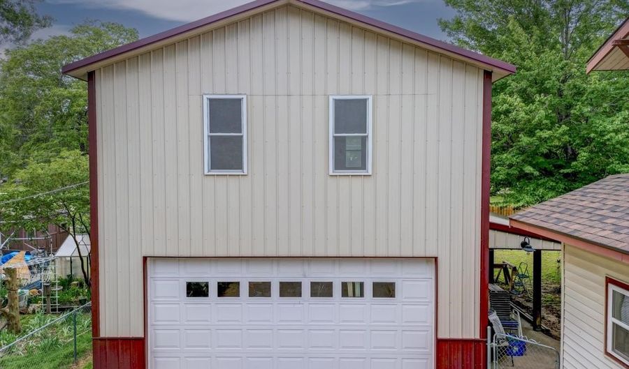 509 N 5th St, Arkansas City, KS 67005 - 3 Beds, 2 Bath
