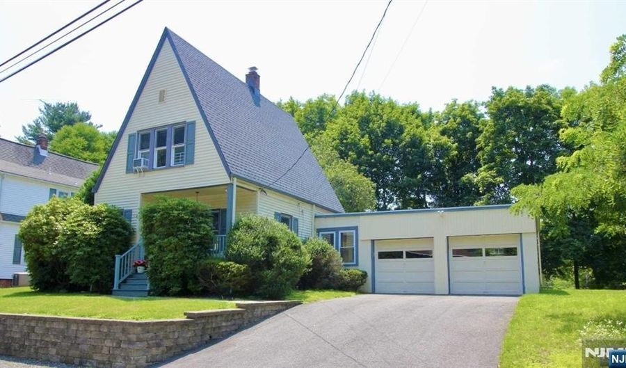 6 Cottage Pl, Allendale, NJ 07401 - 3 Beds, 1 Bath