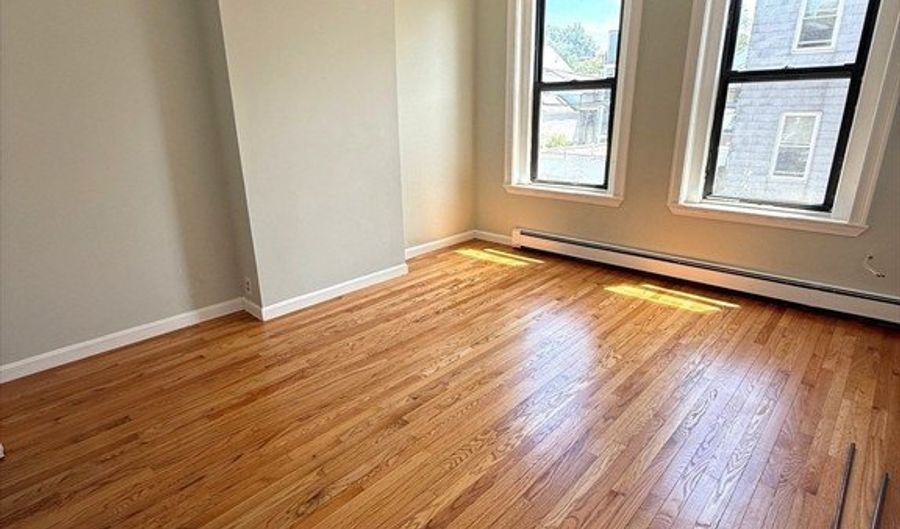 553 E 6th 1, Boston, MA 02127 - 3 Beds, 2 Bath