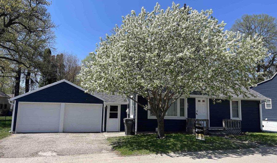 65 Iowa St, Arnolds Park, IA 51331 - 2 Beds, 1 Bath