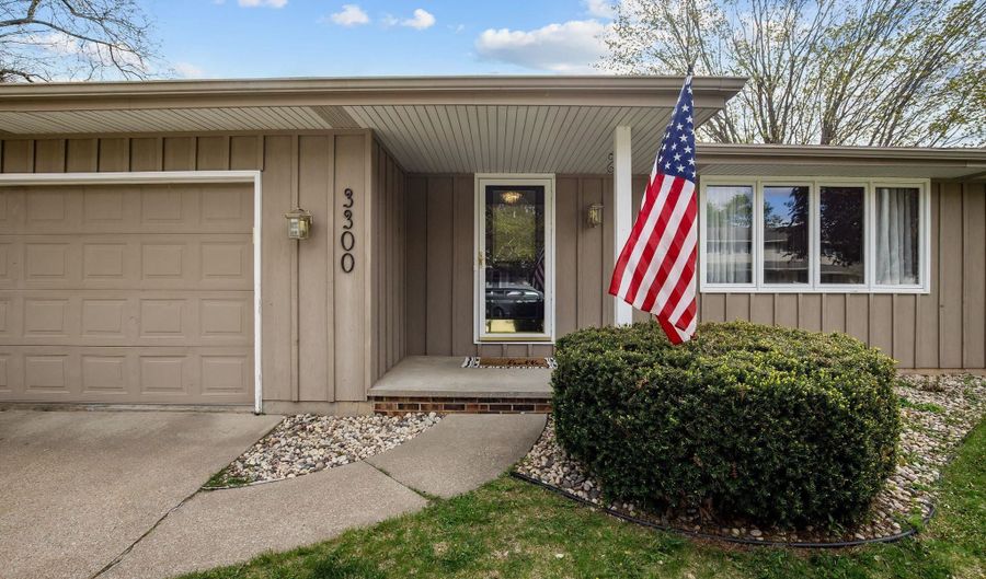 3300 N RANKIN St, Appleton, WI 54911 - 3 Beds, 2 Bath