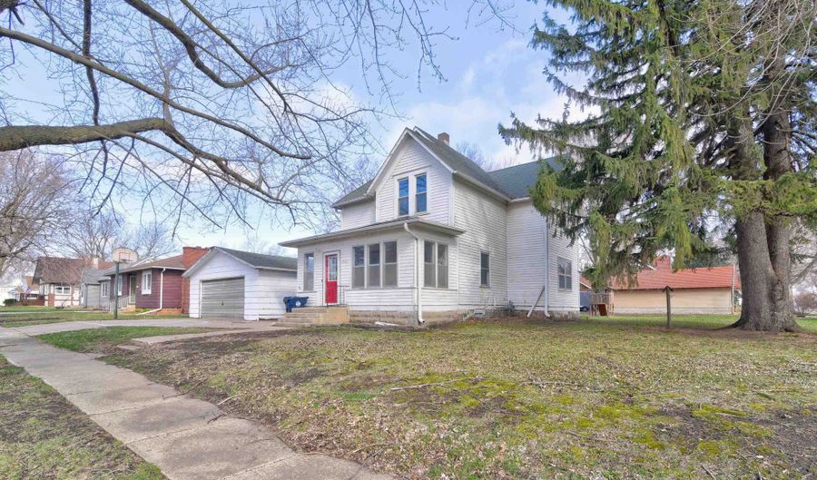 910 2nd Ave, Armstrong, IA 50514 - 4 Beds, 2 Bath