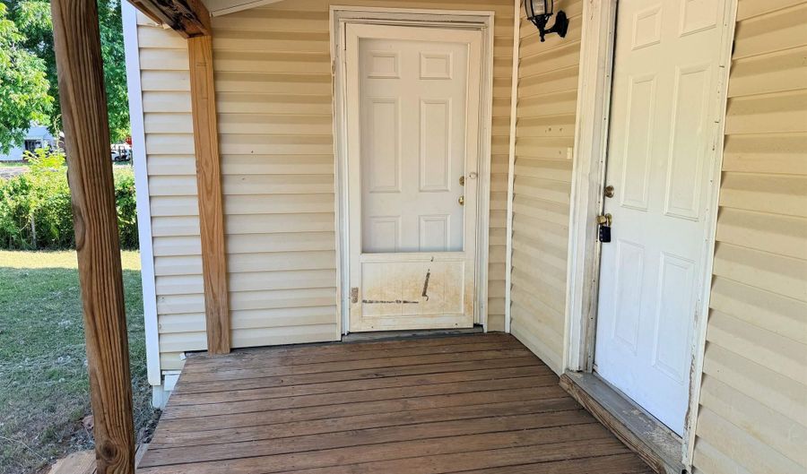 423 CHESTNUT Ave, Anniston, AL 36201 - 2 Beds, 1 Bath